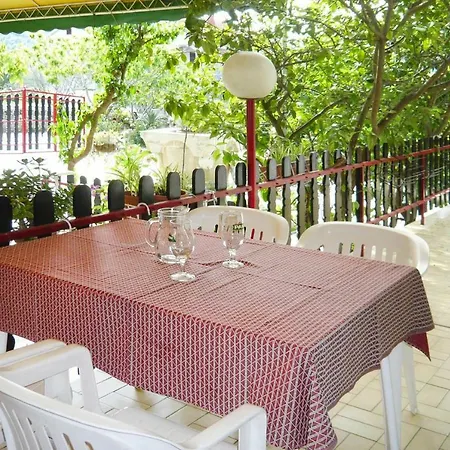 Apartment Lantana Sutomiscica - Cin05013-Dyb * Sutomiscica