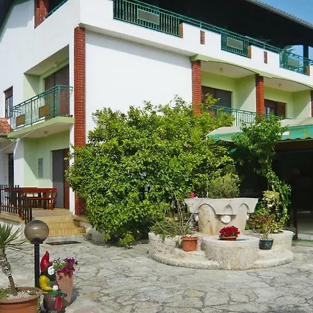 Hébergement de vacances Apartment Lantana Sutomiscica - Cin05013-Dyb