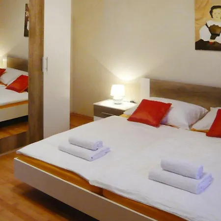 Hébergement de vacances Apartment Lantana Sutomiscica - Cin05013-Dyb Sutomiscica