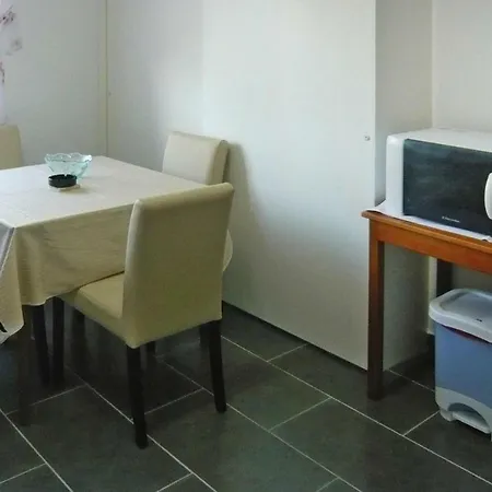 Hébergement de vacances Apartment Lantana Sutomiscica - Cin05013-Dyb
